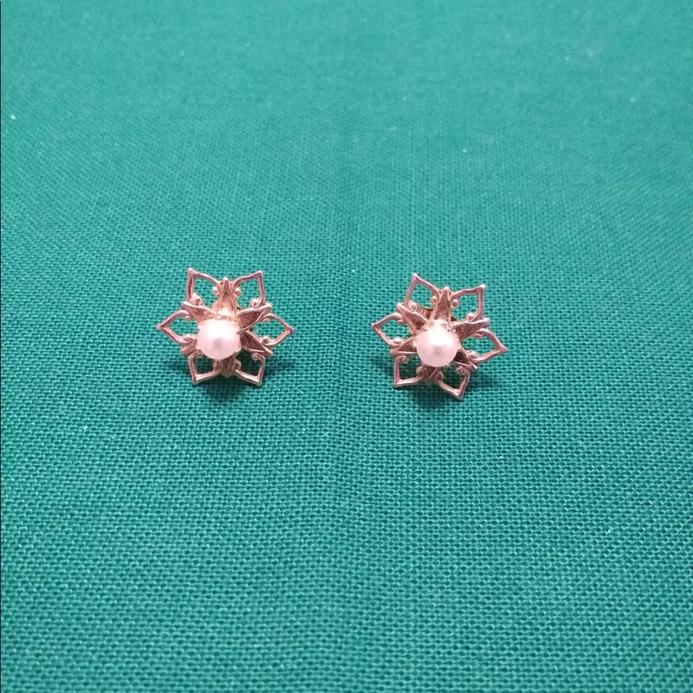 Goldtone pearlesque earrings